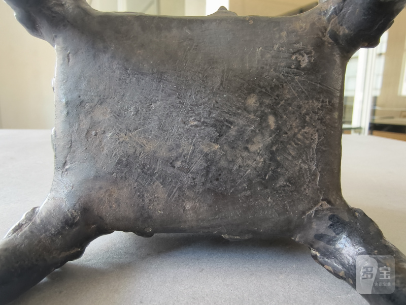 Two bronze incense burners, one on three legs, the second in the shape of a 'fang ding' - 图20